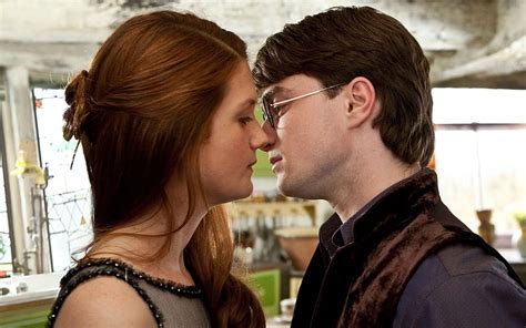 harry potter and ginny weasley kissing|harry potter girlfriend kiss.